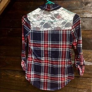 Cute small plaid top.